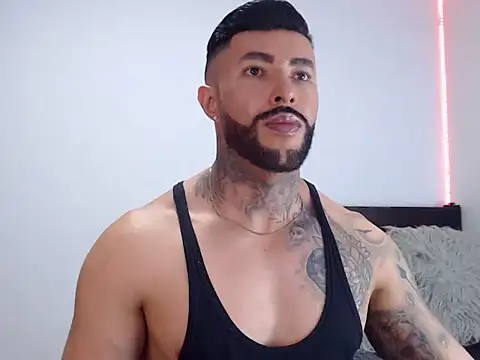 Snapshot of andrea_de_lucaa chatting on 10.04.25 andrea de lucaa online show from 10.04.25