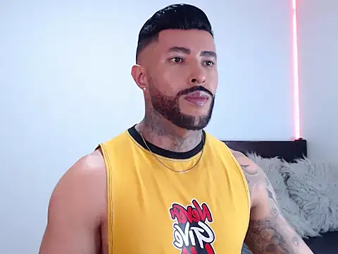 Snapshot of andrea_de_lucaa chatting on 10.06.25 andrea de lucaa online show from 10.06.25