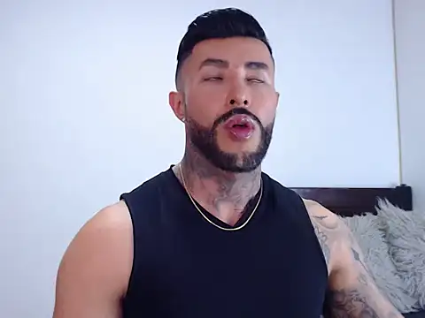 Snapshot of andrea_de_lucaa chatting on 10.08.25 andrea de lucaa online show from 10.08.25