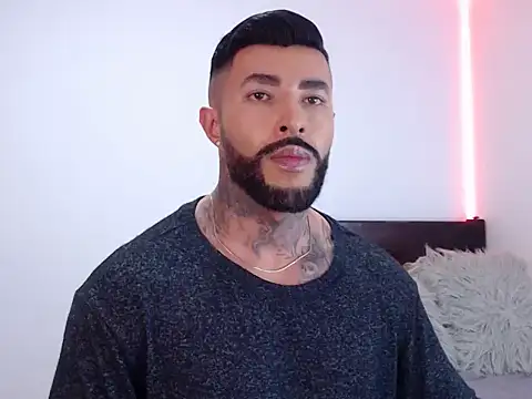 Snapshot of andrea_de_lucaa chatting on 10.16.25 andrea de lucaa online show from 10.16.25