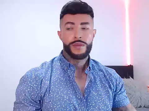 Snapshot of andrea_de_lucaa chatting on 10.17.25 andrea de lucaa online show from 10.17.25