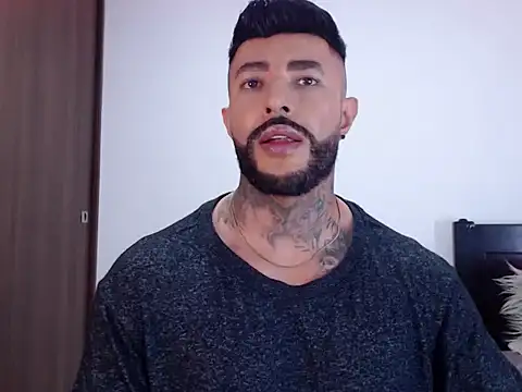 Snapshot of andrea_de_lucaa chatting on 10.18.25 andrea de lucaa online show from 10.18.25