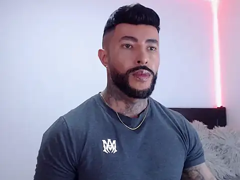 Snapshot of andrea_de_lucaa chatting on 10.18.25 andrea de lucaa online show from 10.18.25