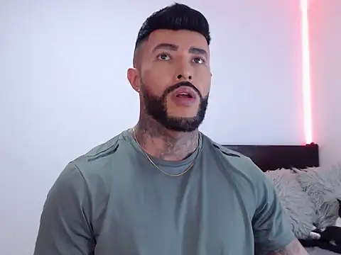 Snapshot of andrea_de_lucaa chatting on 10.20.25 andrea de lucaa online show from 10.20.25