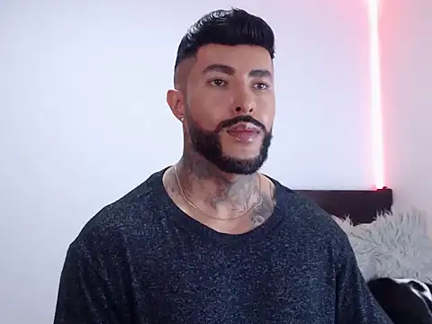 Snapshot of andrea_de_lucaa chatting on 10.21.25 andrea de lucaa online show from 10.21.25