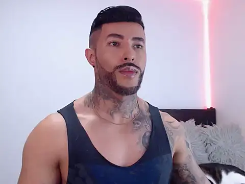 Snapshot of andrea_de_lucaa chatting on 10.27.25 andrea de lucaa online show from 10.27.25