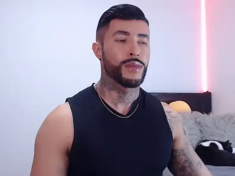 Snapshot of andrea_de_lucaa chatting on 11.04.25 andrea de lucaa online show from 11.04.25