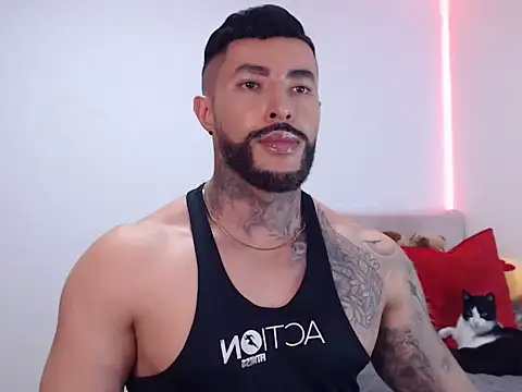 Snapshot of andrea_de_lucaa chatting on 11.20.25 andrea de lucaa online show from 11.20.25