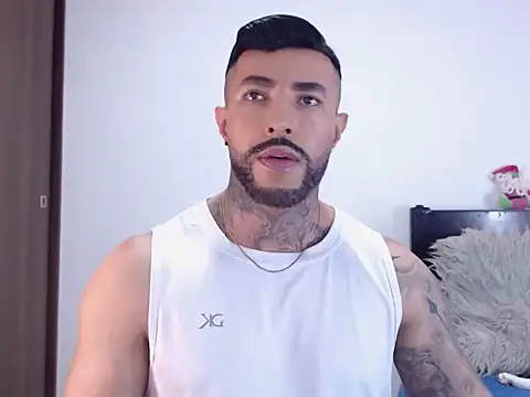 Snapshot of andrea_de_lucaa chatting on 12.03.25 andrea de lucaa online show from 12.03.25