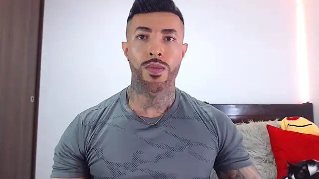 andrea de lucaa online show from 02.11.26