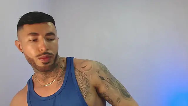 Snapshot of andrea_de_lucaa chatting on 05.06.26 andrea de lucaa online show from 05.06.26