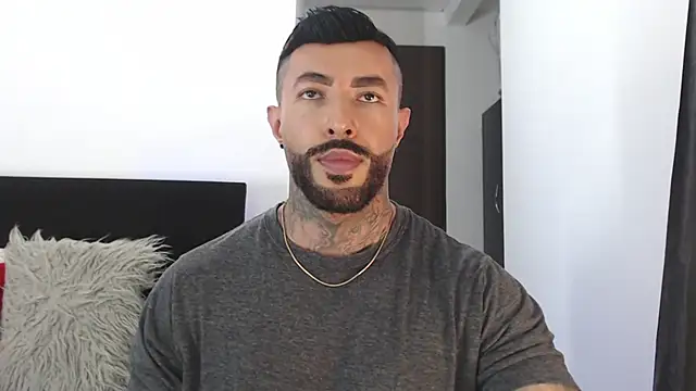 Snapshot of andrea_de_lucaa chatting on 05.18.26 andrea de lucaa online show from 05.18.26