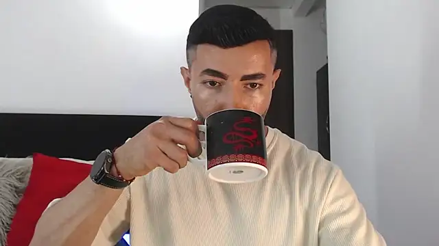 Snapshot of andrea_de_lucaa chatting on 05.19.26 andrea de lucaa online show from 05.19.26