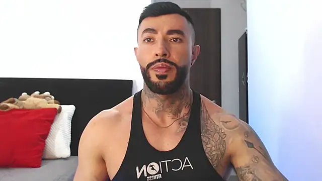 Snapshot of andrea_de_lucaa chatting on 05.27.26 andrea de lucaa online show from 05.27.26