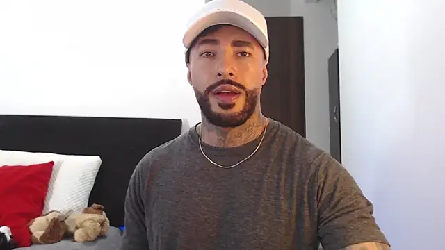 Snapshot of andrea_de_lucaa chatting on 05.28.26 andrea de lucaa online show from 05.28.26