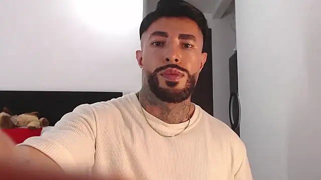 Snapshot of andrea_de_lucaa chatting on 06.01.26 andrea de lucaa online show from 06.01.26