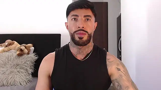 Snapshot of andrea_de_lucaa chatting on 06.03.26 andrea de lucaa online show from 06.03.26