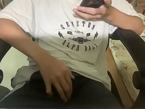 Snapshot of Alextran1002 chatting on 12.18.25 Alextran1002 online show from 12.18.25