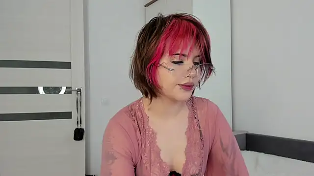 Snapshot of VerniceEngelking chatting on 06.18.26 VerniceEngelking online show from 06.18.26