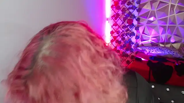 Snapshot of poison_doll2 chatting on 11.13.25 poison doll2 online show from 11.13.25