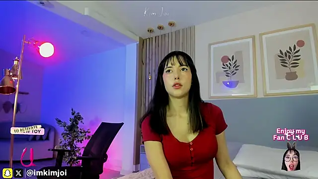 Snapshot of KiimJoi chatting on 04.19.26 KiimJoi online show from 04.19.26