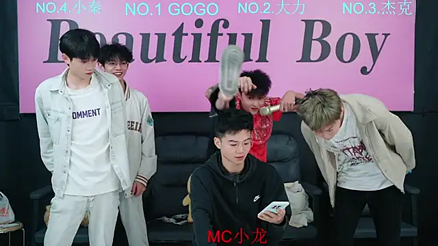 Snapshot of BeautifulBoys-888 chatting on 10.19.25 BeautifulBoys-888 online show from 10.19.25