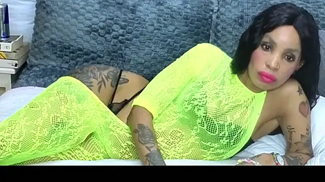 CaramelNatashaxx online show from 12.18.25