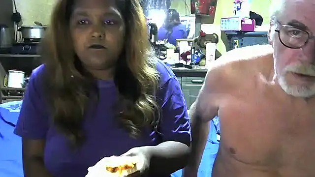 Snapshot of crazyloverstasmike chatting on 10.02.25 crazyloverstasmike online show from 10.02.25