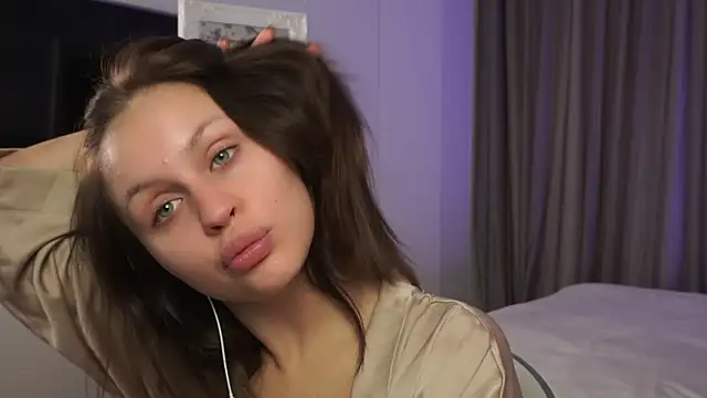EsterCuute online show from 10.03.25