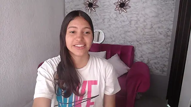 Snapshot of Evagirl69 chatting on 09.17.25 Evagirl69 online show from 09.17.25