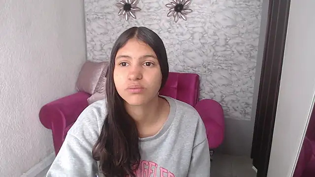 Snapshot of Evagirl69 chatting on 09.18.25 Evagirl69 online show from 09.18.25