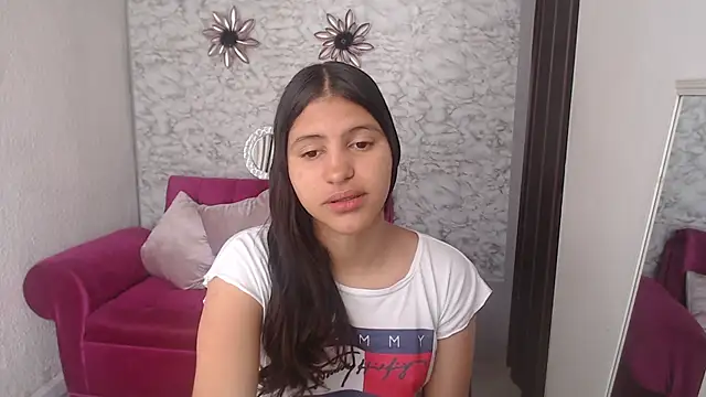 Snapshot of Evagirl69 chatting on 09.24.25 Evagirl69 online show from 09.24.25