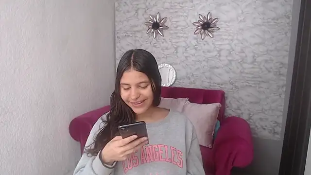 Snapshot of Evagirl69 chatting on 10.01.25 Evagirl69 online show from 10.01.25