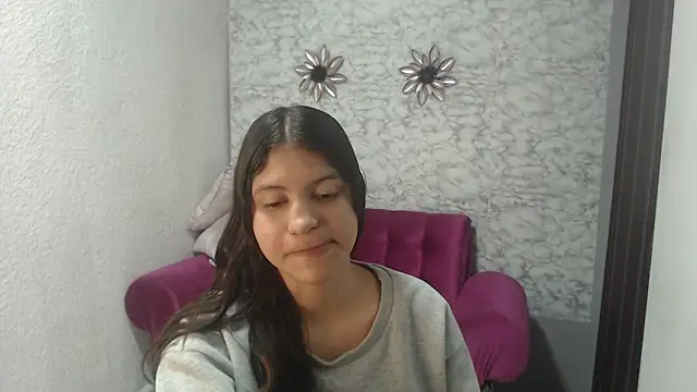 Snapshot of Evagirl69 chatting on 10.11.25 Evagirl69 online show from 10.11.25