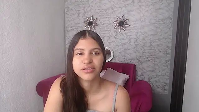 Snapshot of Evagirl69 chatting on 10.14.25 Evagirl69 online show from 10.14.25