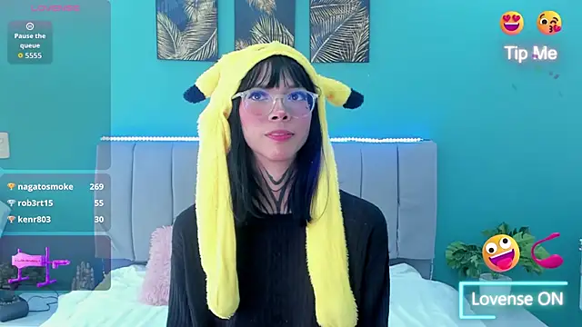 Snapshot of Rizeth chatting on 09.20.25 Rizeth online show from 09.20.25