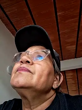 Snapshot of Vickysweeeettt chatting on 04.04.26 Vickysweeeettt online show from 04.04.26