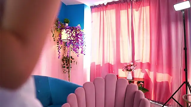 SaraMiretti online show from 09.11.25