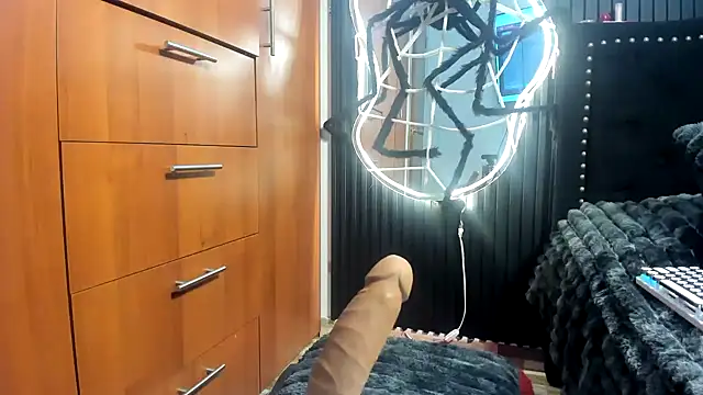 Snapshot of scarletr_red chatting on 10.26.25 scarletr red online show from 10.26.25