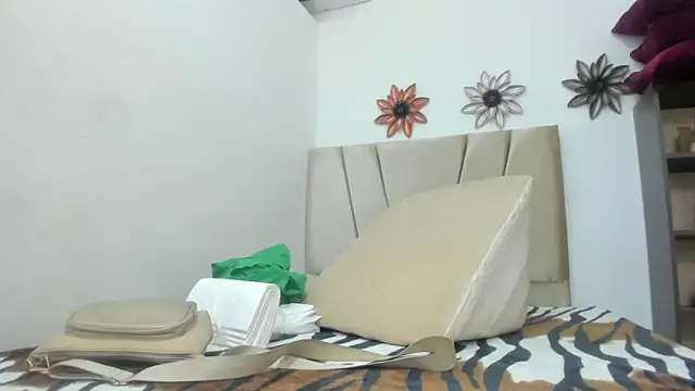 Adrianasex 69x online show from 10.15.25