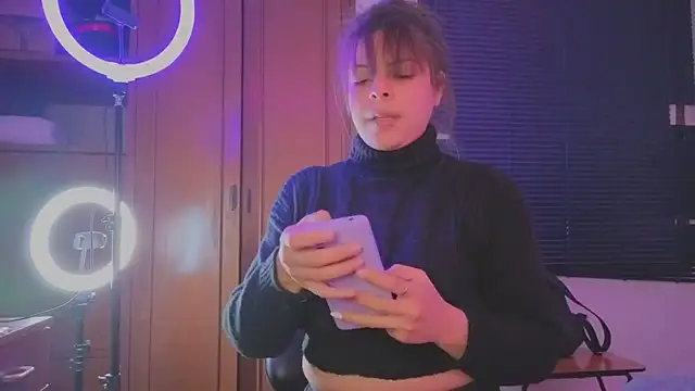 Snapshot of MiaCollinssx chatting on 11.16.25 MiaCollinssx online show from 11.16.25