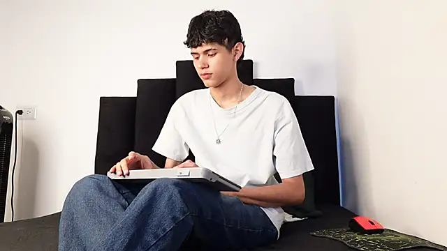 alexmark  online show from 10.17.25