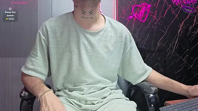 Snapshot of ThorDick_ chatting on 09.15.25 ThorDick  online show from 09.15.25