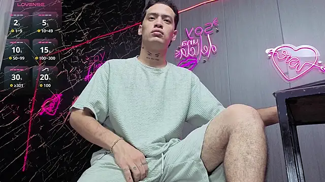 Snapshot of ThorDick_ chatting on 09.17.25 ThorDick  online show from 09.17.25