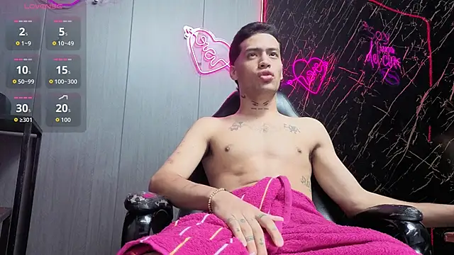 Snapshot of ThorDick_ chatting on 09.20.25 ThorDick  online show from 09.20.25