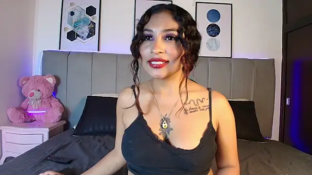 Naiaa Cruz online show from 10.01.25