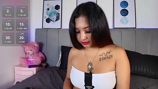 Naiaa Cruz online show from 10.11.25