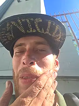 Snapshot of Leshok chatting on 11.10.25 Leshok online show from 11.10.25