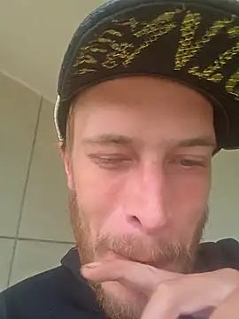 Snapshot of Leshok chatting on 11.12.25 Leshok online show from 11.12.25