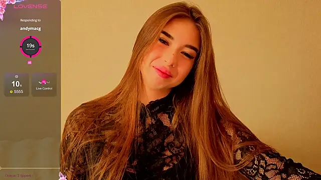 Snapshot of evapuffy chatting on 10.26.25 evapuffy online show from 10.26.25